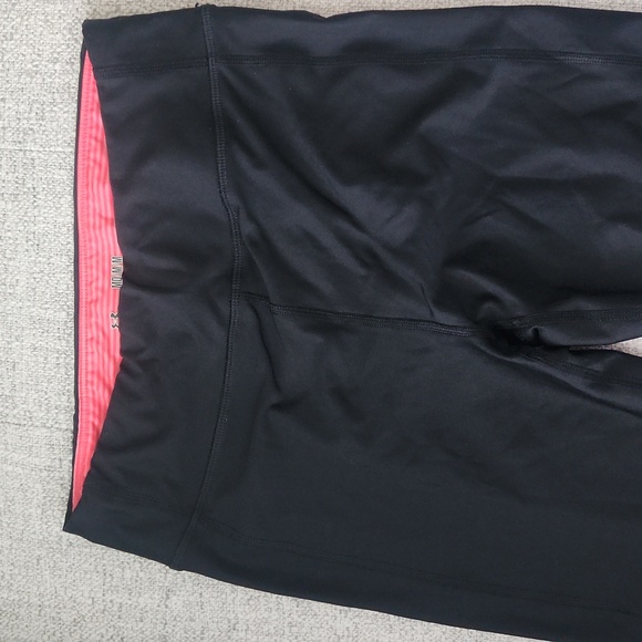 Under Armour Heat Gear Crops - Picture 2 of 7